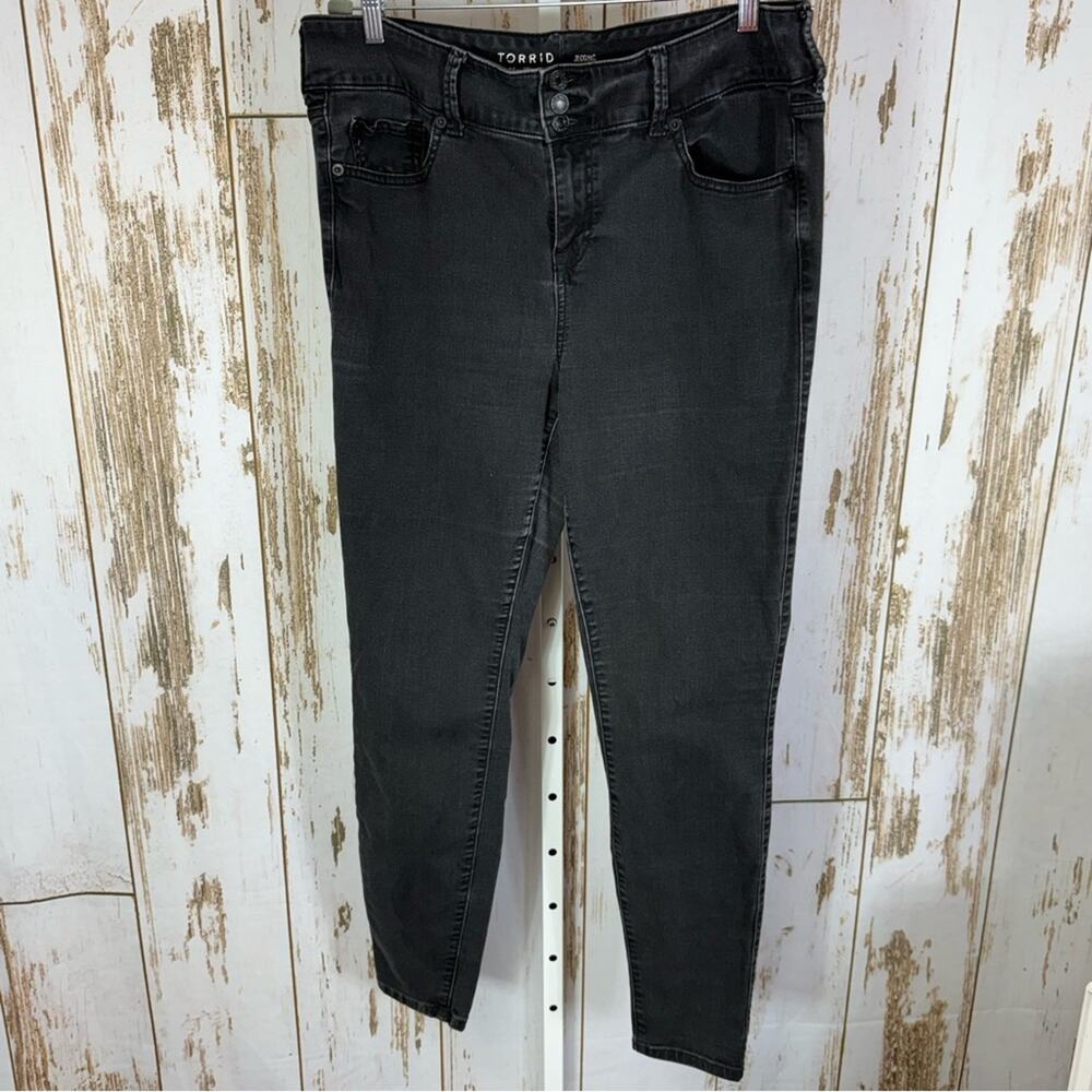 Torrid Women's Charcoal Skinny Jeggings. Size 18Tall. Good used condition!